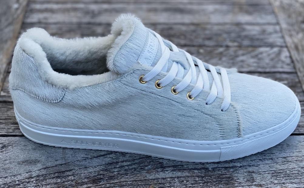 Sneakers mit Lammfell gefüttert