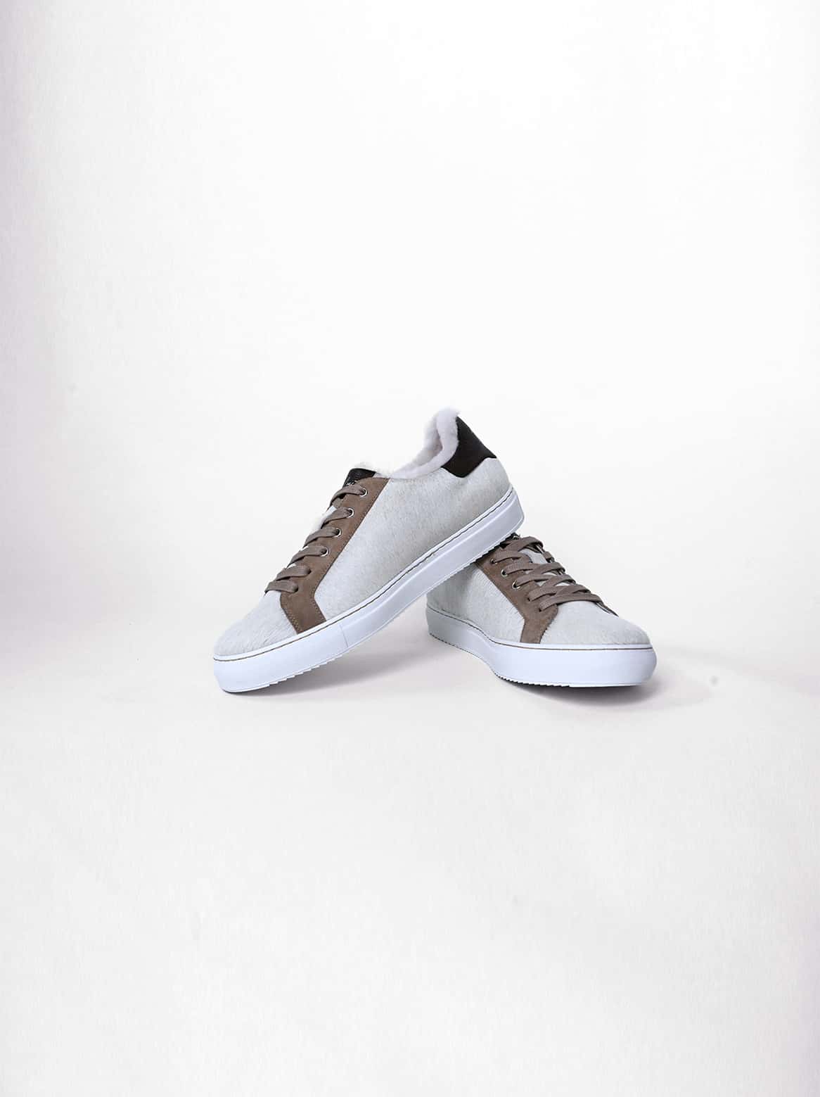 Sneaker mit Lammfellfutter in Offwhite