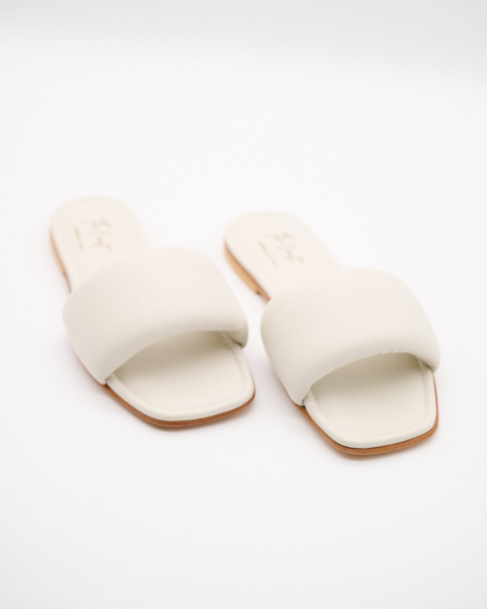 Adriana Slipper – Creme