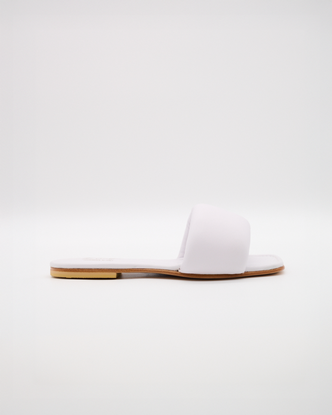 Adriana Slipper – Weiss