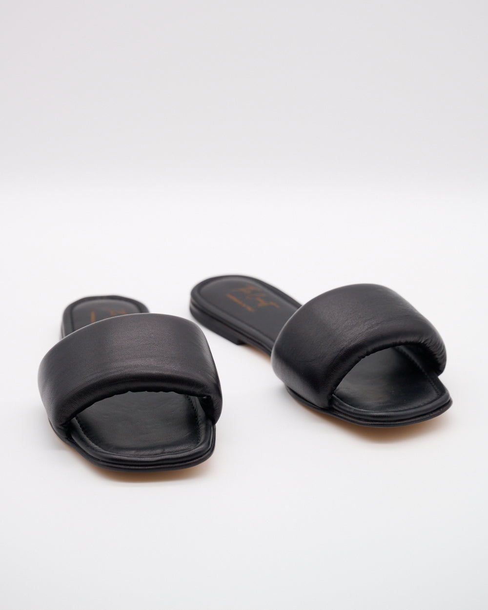 Adriana Slipper – Schwarz