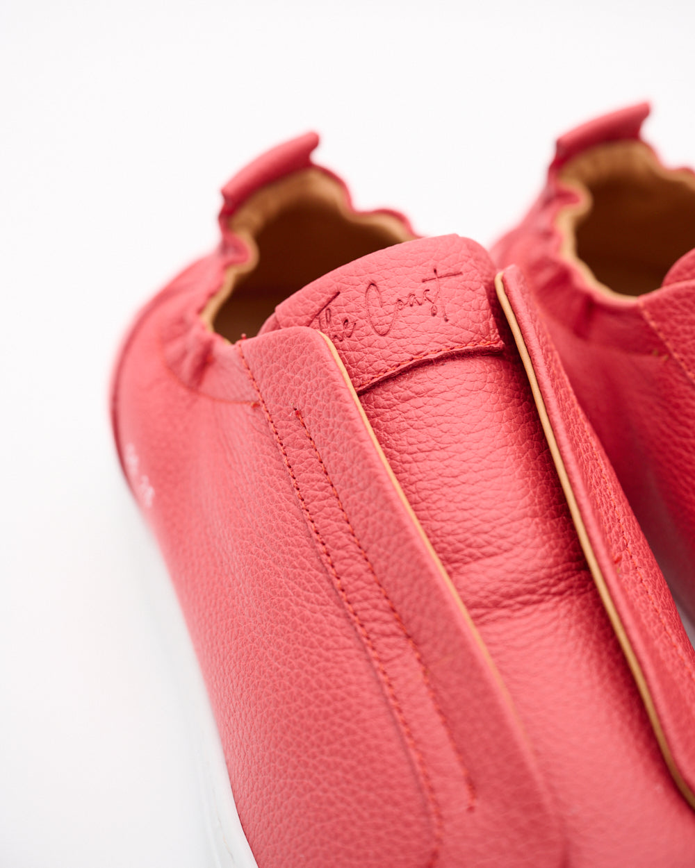 Detailansicht Einstieg – Antonio Slip-In Sneaker, Nahaufnahme der Einstiegskante und Ferse