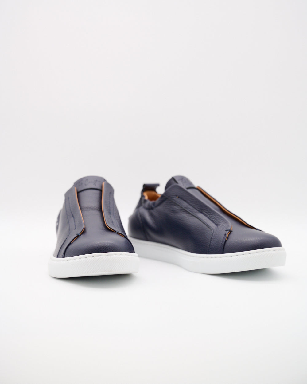 Paar von vorne – Antonio Sneaker in Navy, Paaransicht mit Fokus auf die Vorderseite