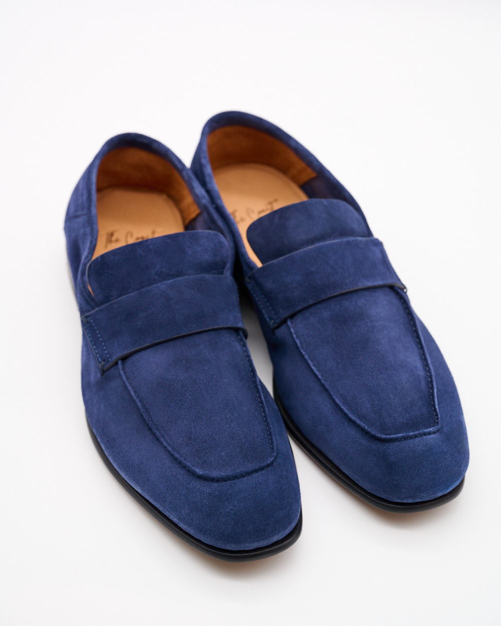 Draufsicht auf das Paar Leonardo Loafer in Navy mit Lederinnenfutter