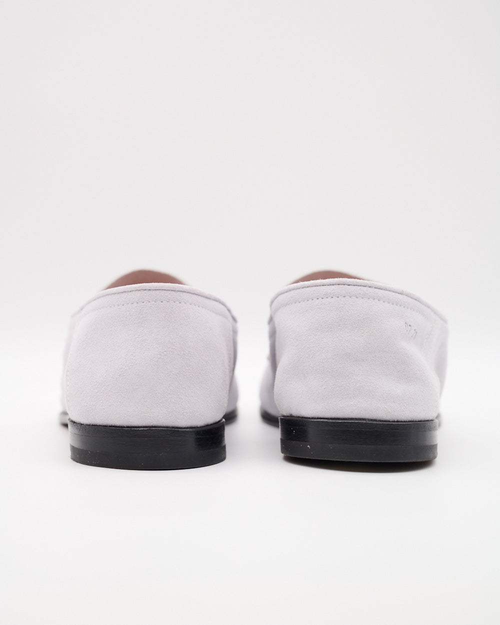 Rückansicht des Paars mit Blick auf die Sohlenform