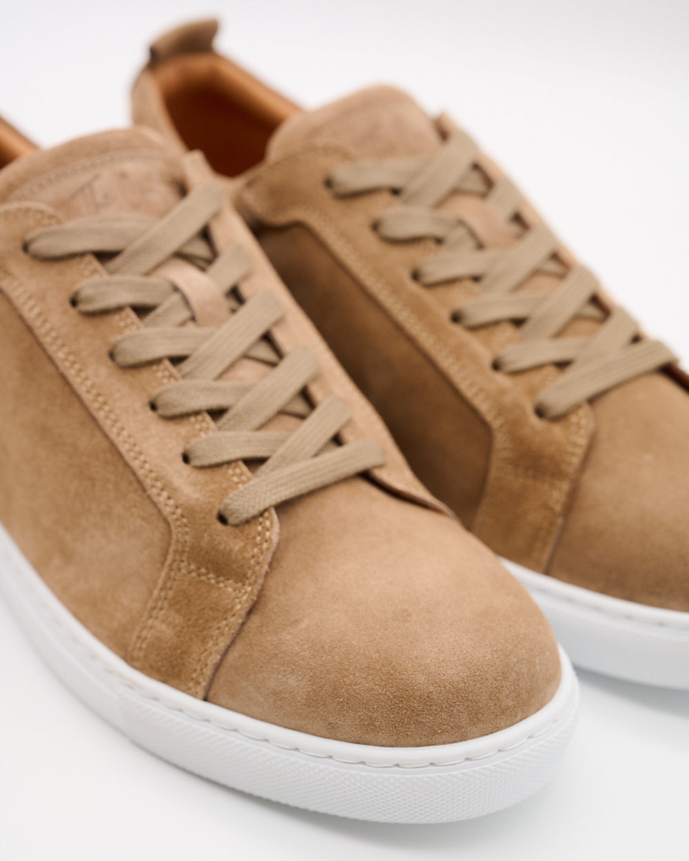 Luca Sneaker – Velours Hellbraun