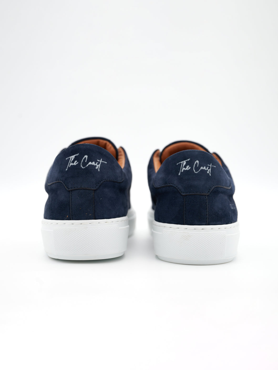 Rückansicht der beiden Schuhe mit klarer Linienführung