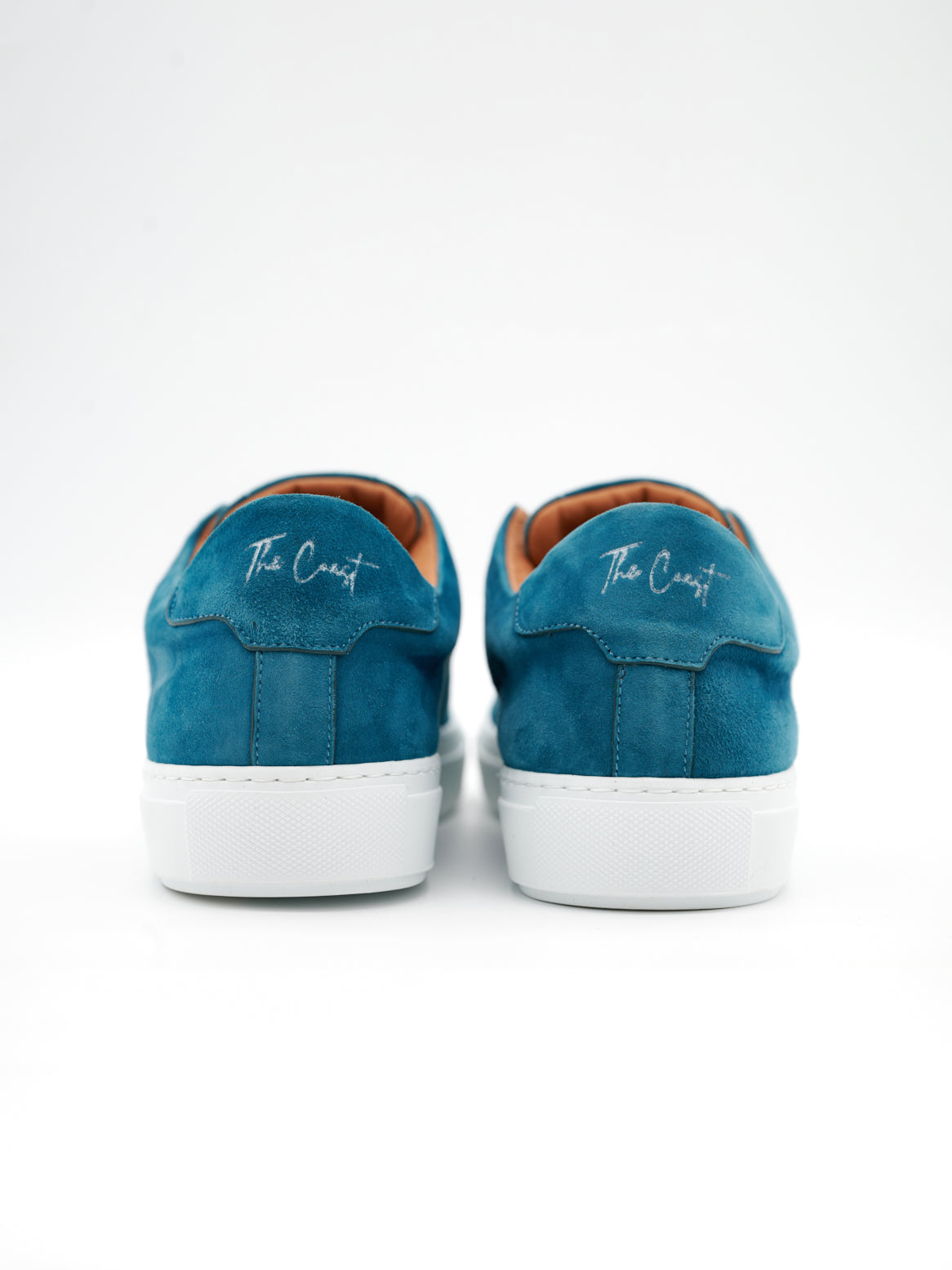 Rückansicht der Schuhe mit geprägtem Schriftzug