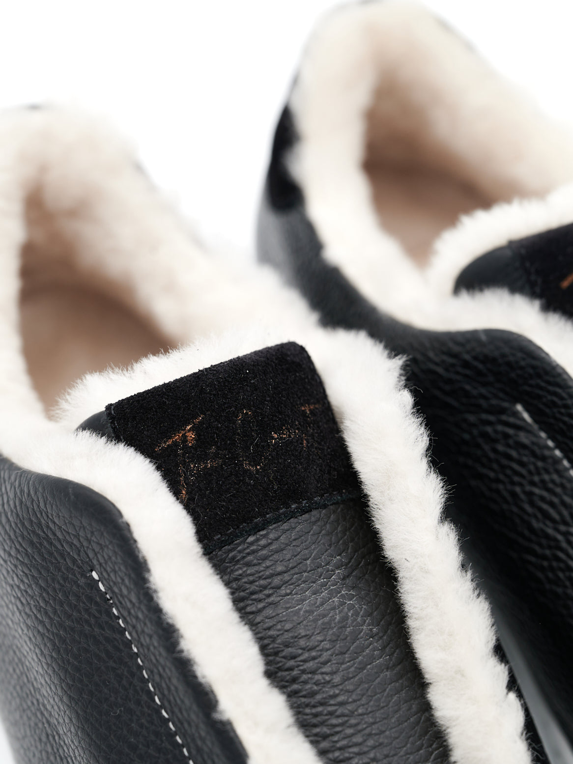 Lammfellfutter Sneaker Nahaufnahme von oben