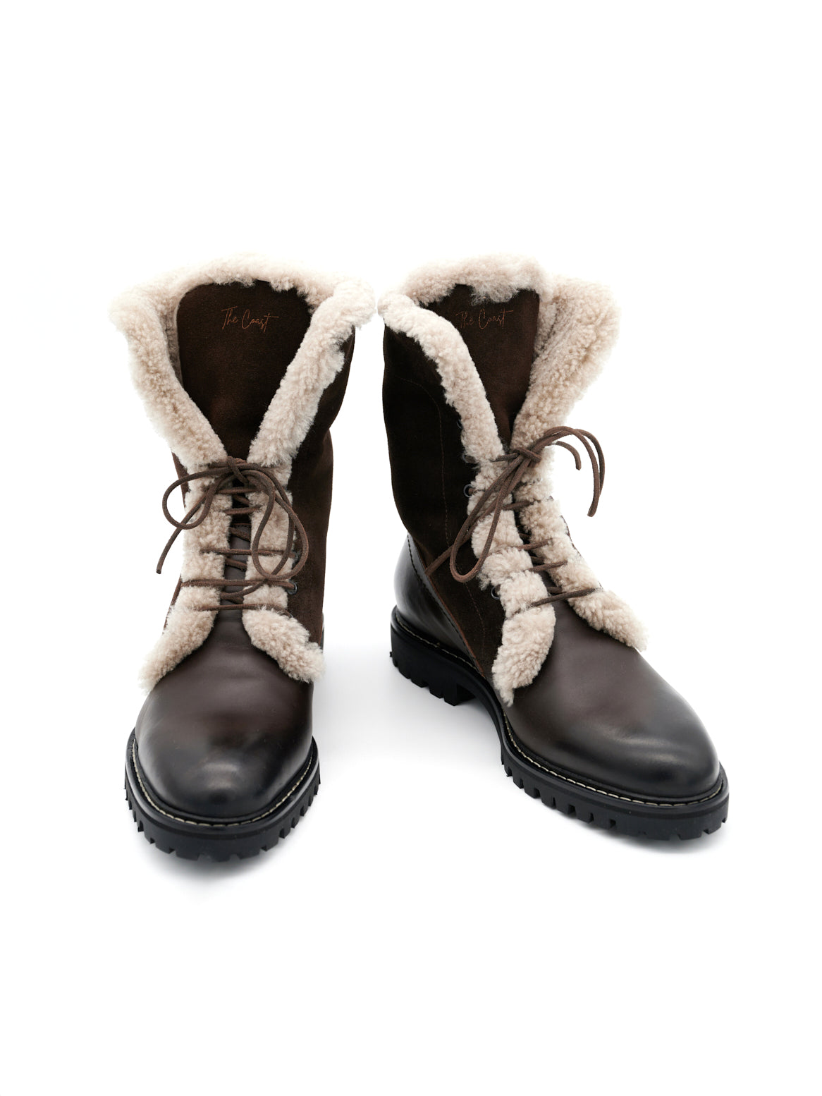 Curly-Lammfell Winterstiefel – Schnürung und Innenfutter Detail