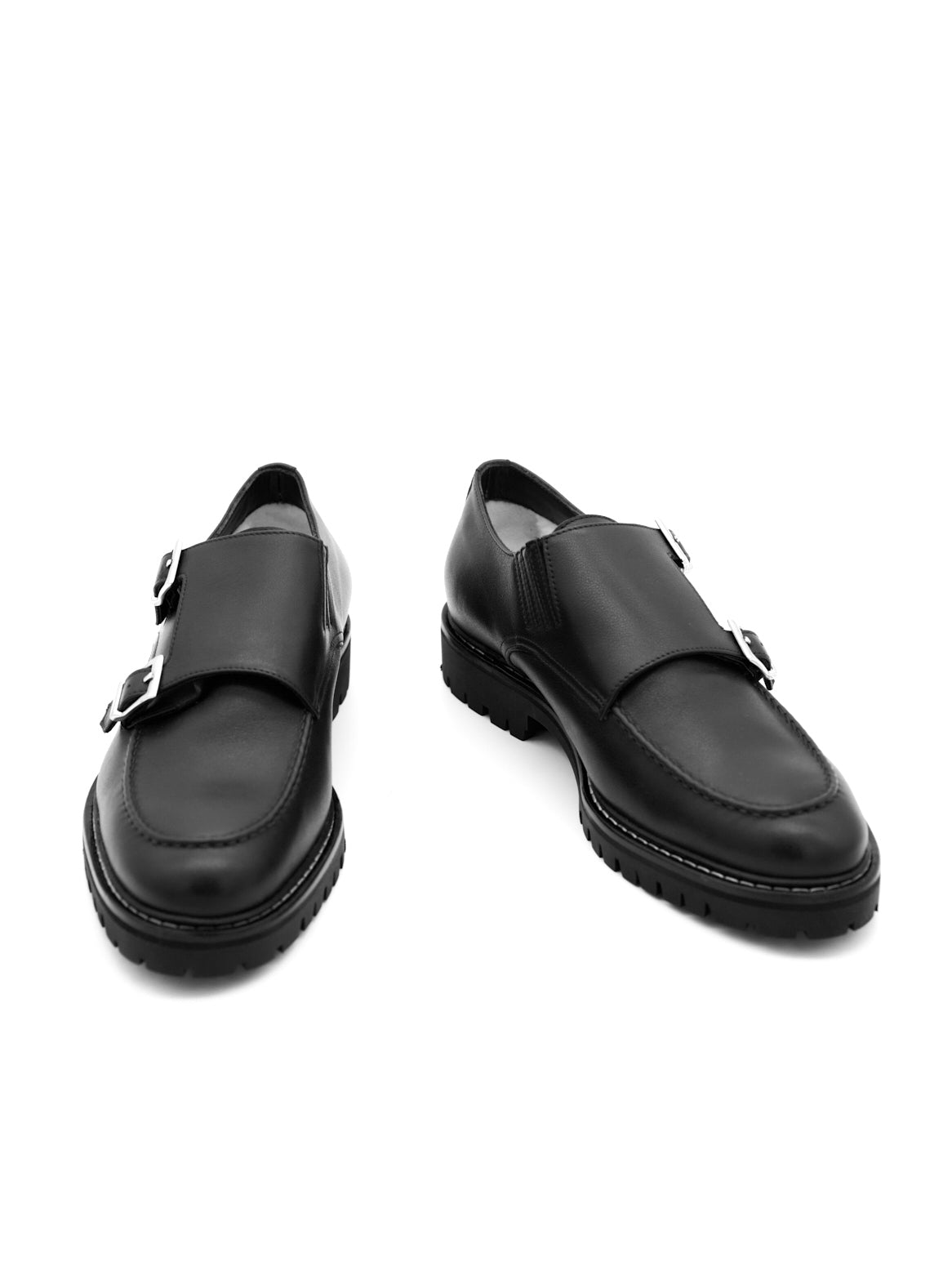 Eleganter Herrenschuh mit Lammfellfutter – frontal fotografiert