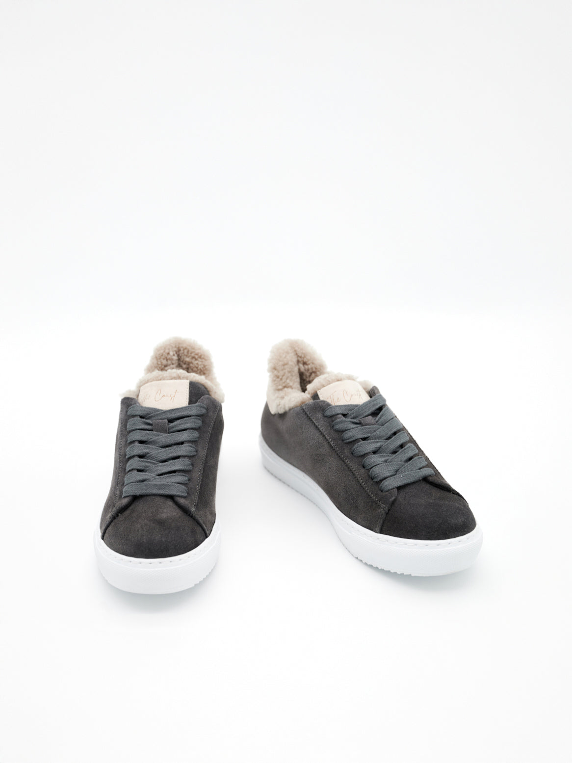 Karin Sneaker Grau – Paaransicht mit Fokus auf Sohle und Ferse