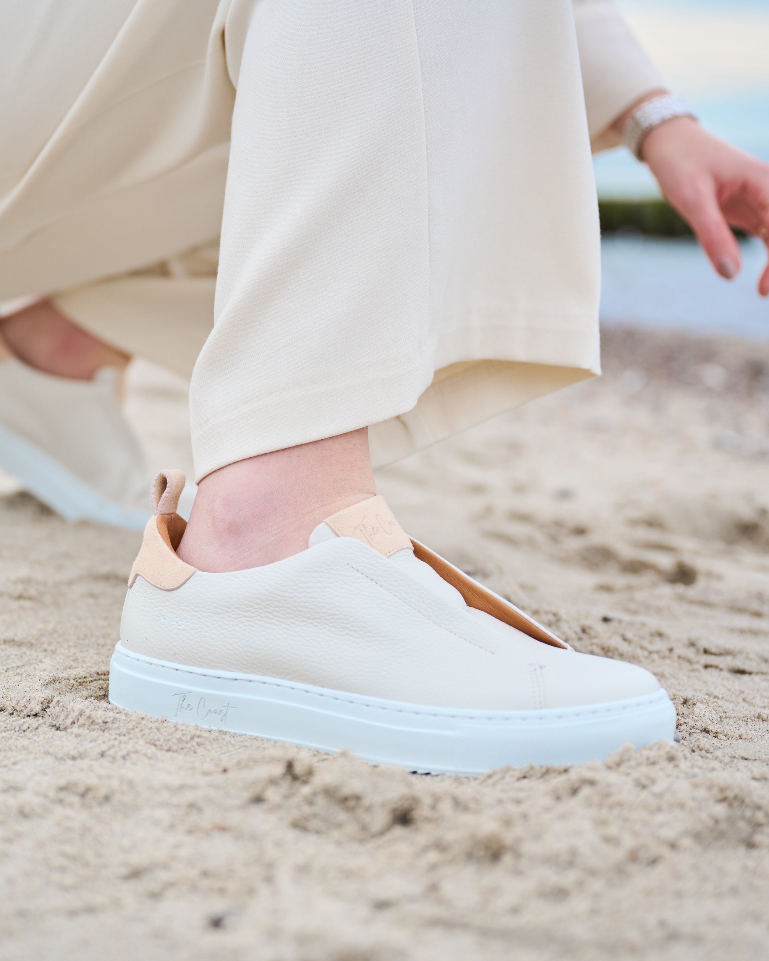Lexa Slip-In Creme-Lachs getragen – unaufdringlicher Look mit leiser Eleganz