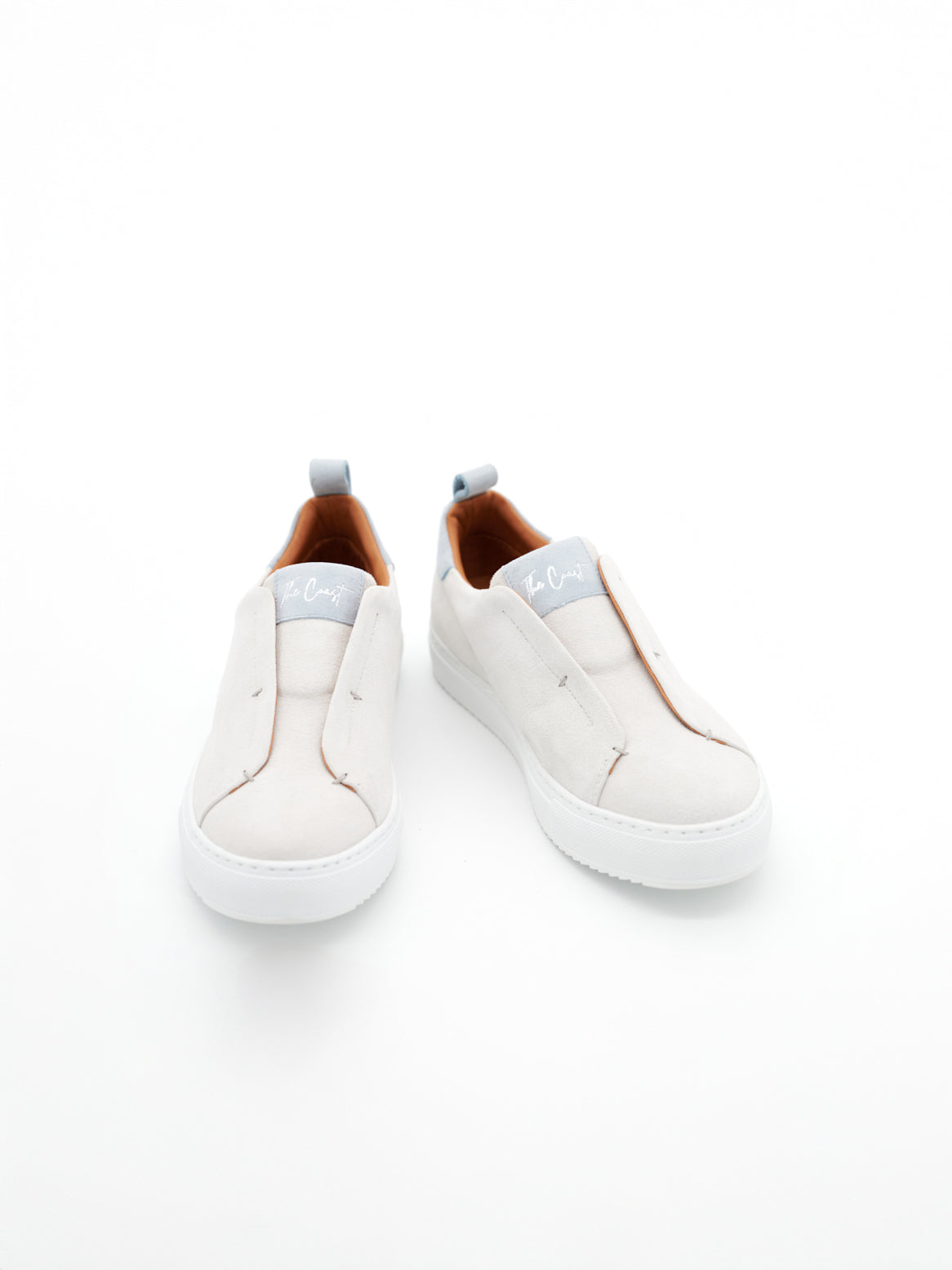 Superweiches Ziegenvelours in Creme mit Kontrastdetails in Blau