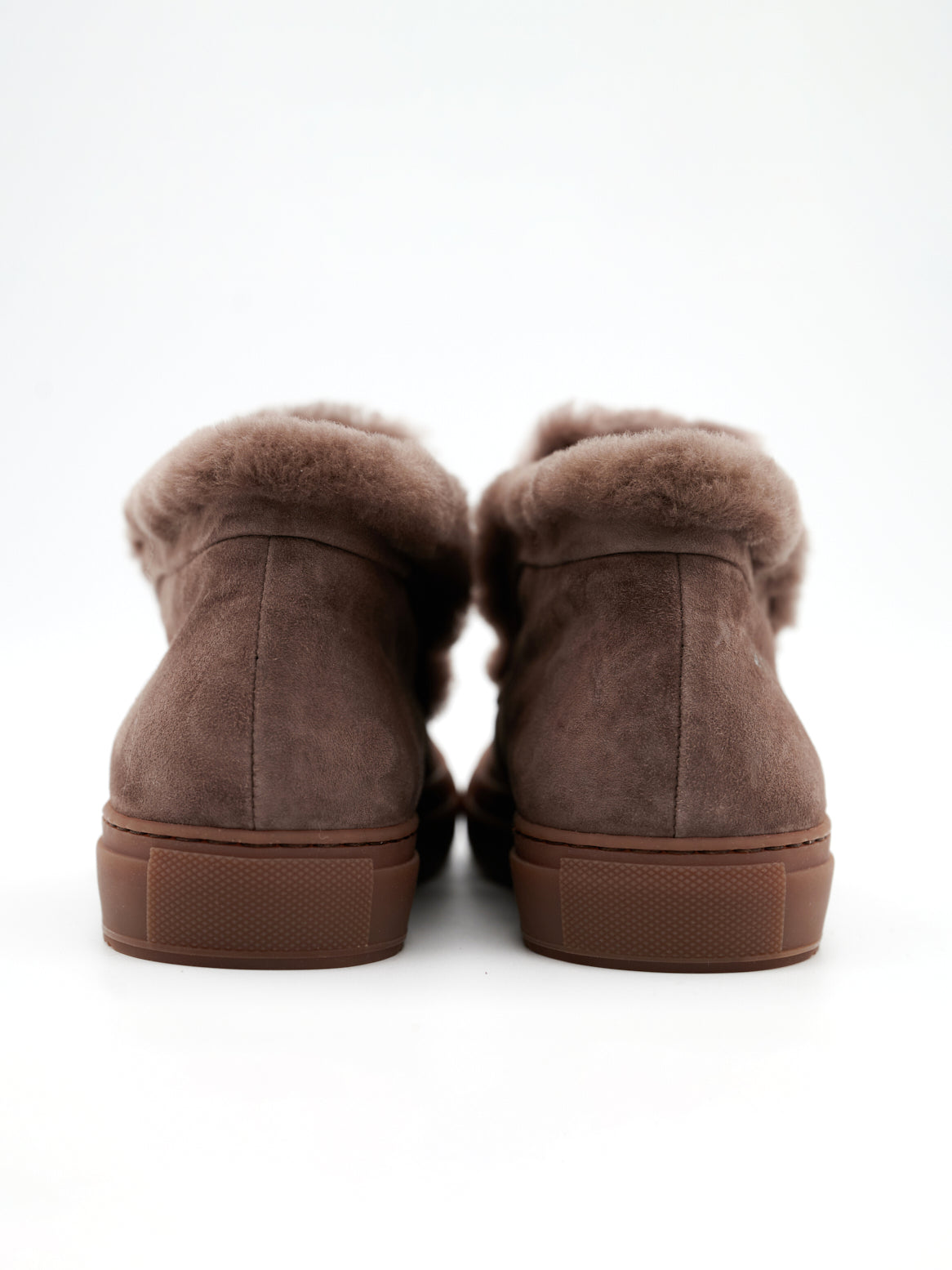 Charlie Stiefelette – Rückansicht mit sichtbarem Lammfellkragen