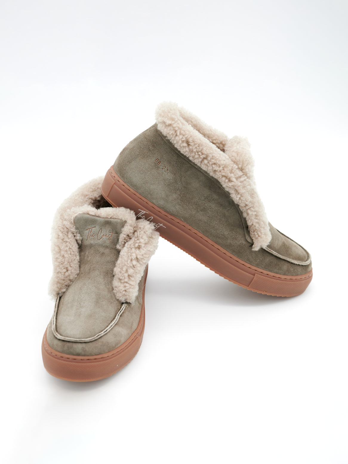Stiefelette Charlie – grüne Außenseite mit naturfarbenem Lammfellkragen