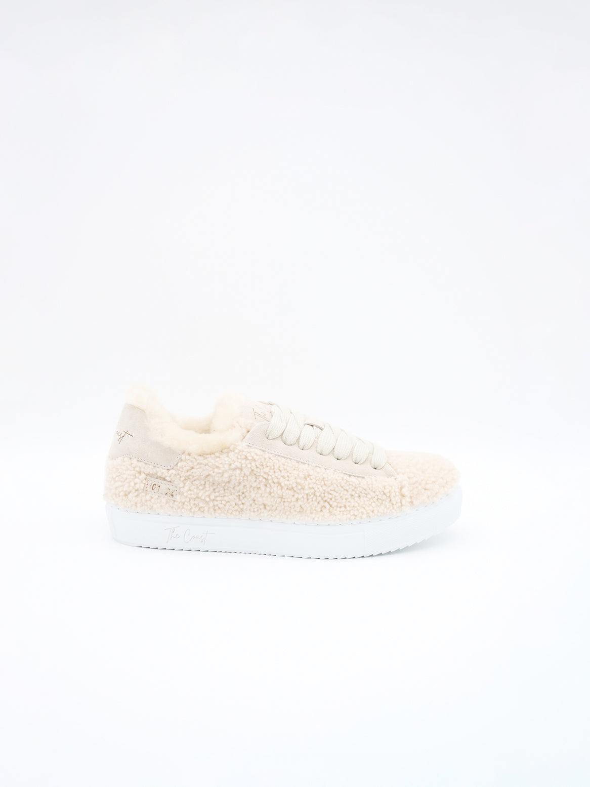 Clara Bouclé Sneaker in Creme – Seitenansicht