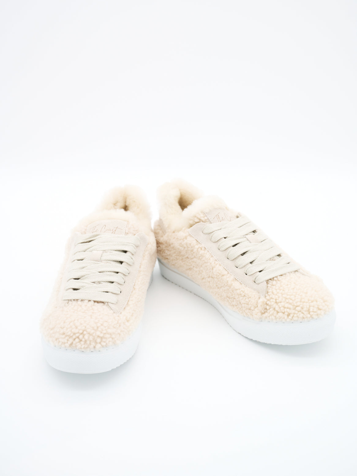 Clara Sneaker mit weißer Sohle und Bouclé-Oberfläche