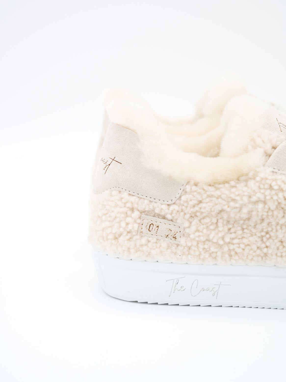 Clara Sneaker in Creme – Detailansicht der Bouclé-Struktur