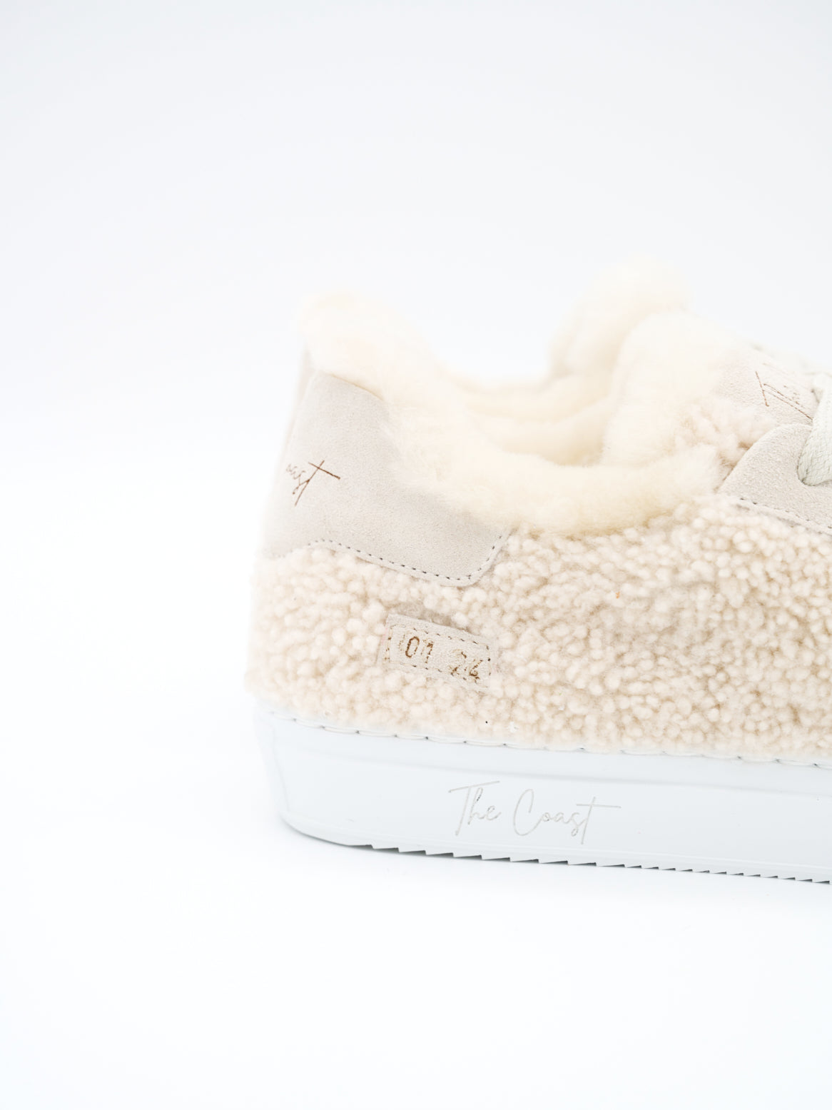 Clara Sneaker in Creme – Detailansicht der Bouclé-Struktur