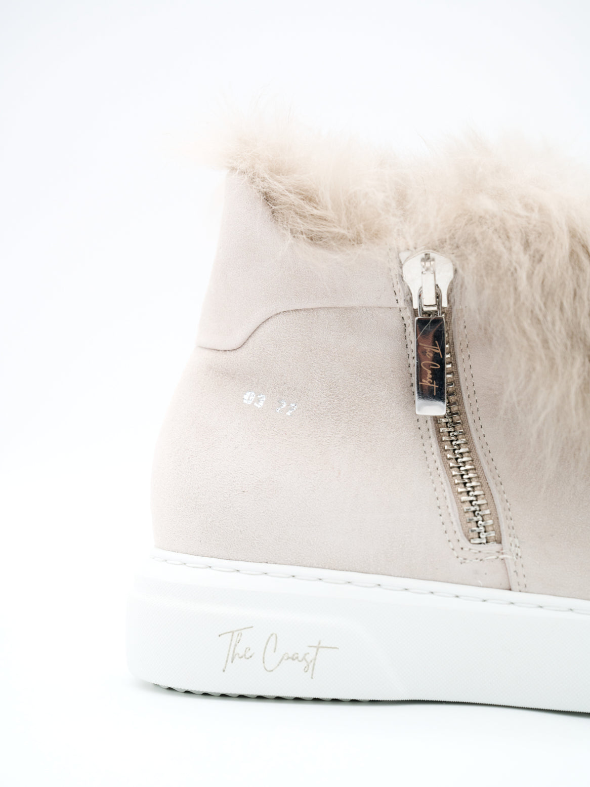 Detailansicht: Grazia Chelsea mit Reißverschluss und The Coast Logo
