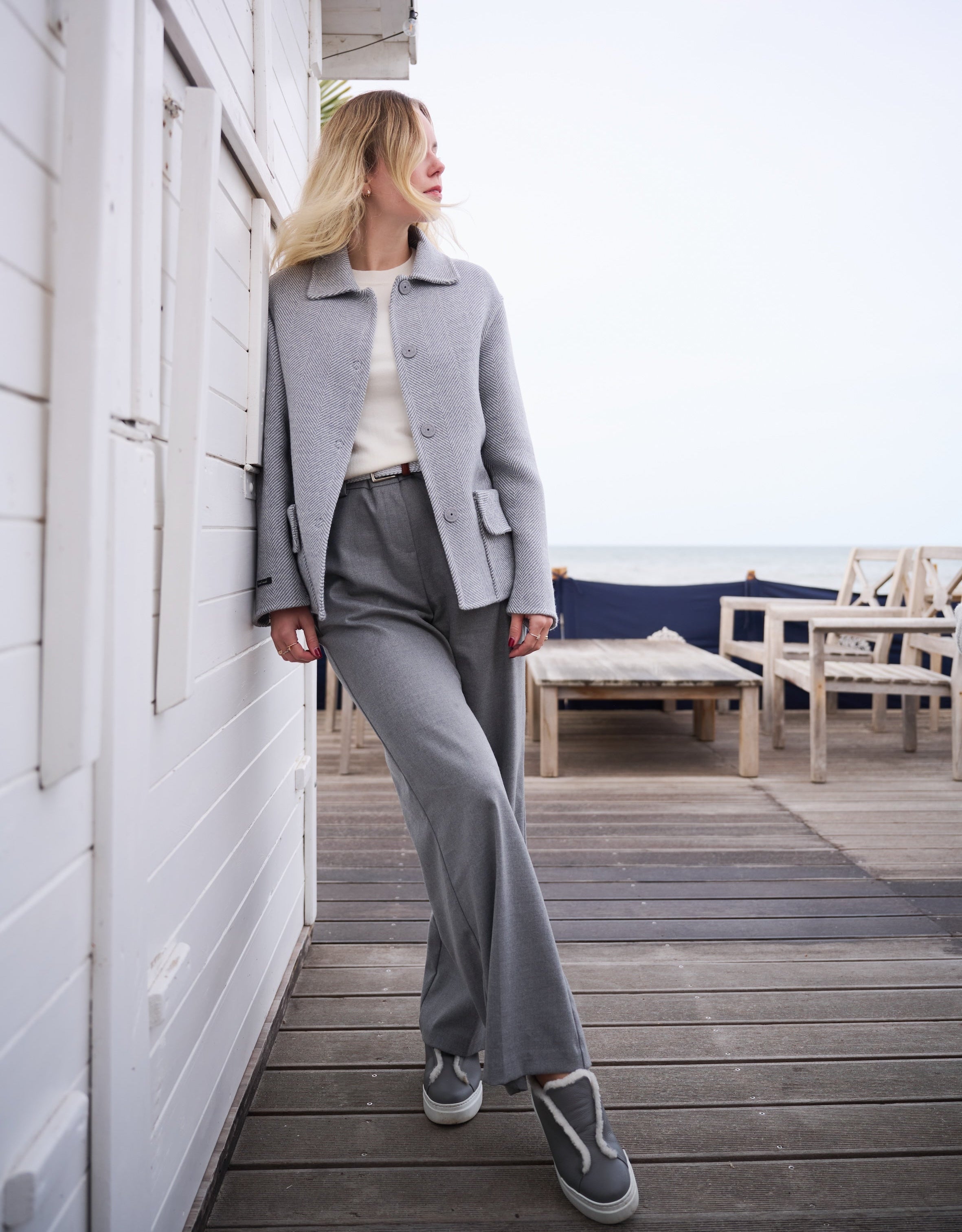 Lexi Slip-In Sneaker Grau – getragen, seitlich