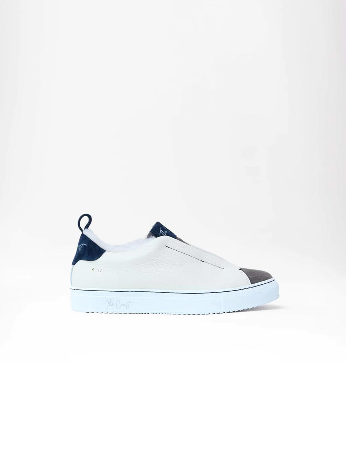 Alexa Slip-In Sneaker Creme – Seitenansicht mit heller Sohle