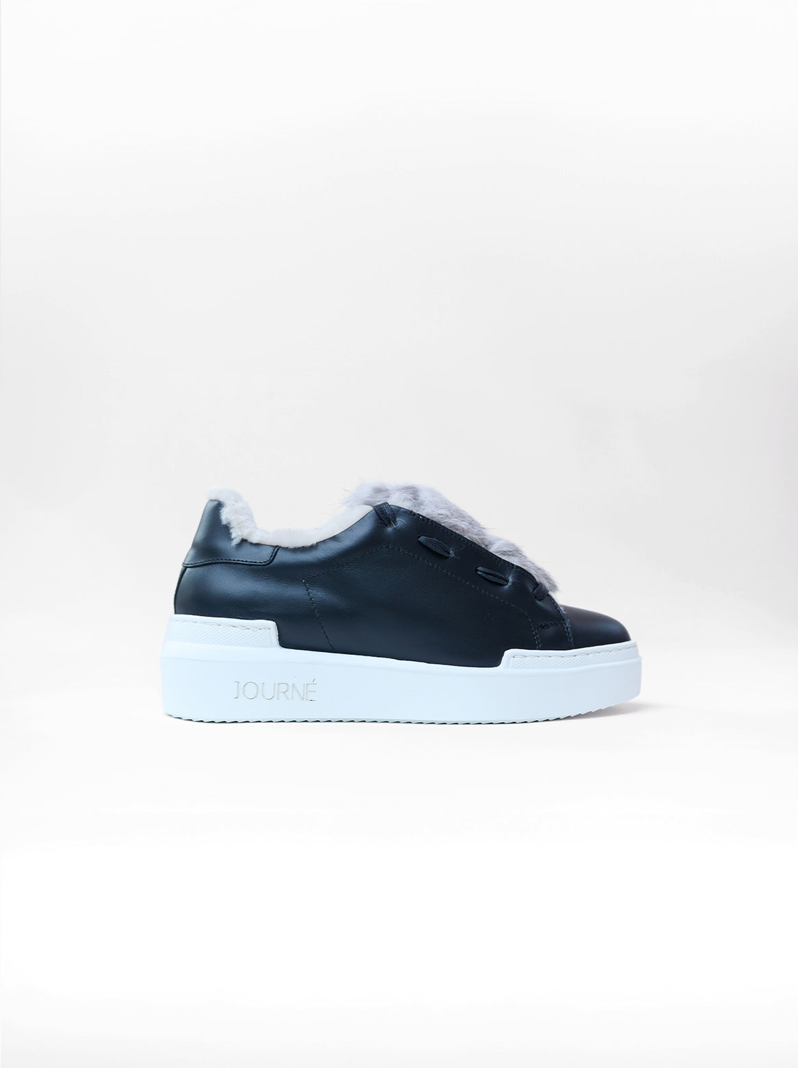 Ginevra Sneaker Schwarz – Seitenansicht mit Fellapplikation