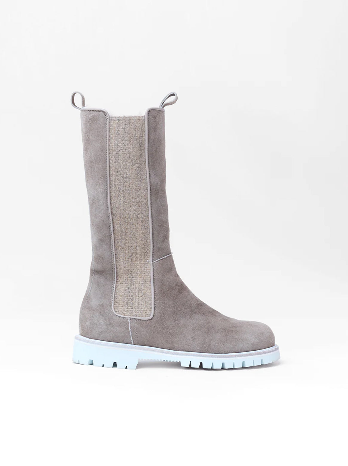 Cipriana Stiefel in Taupe aus Veloursleder – Seitenansicht mit weißer Sohle
