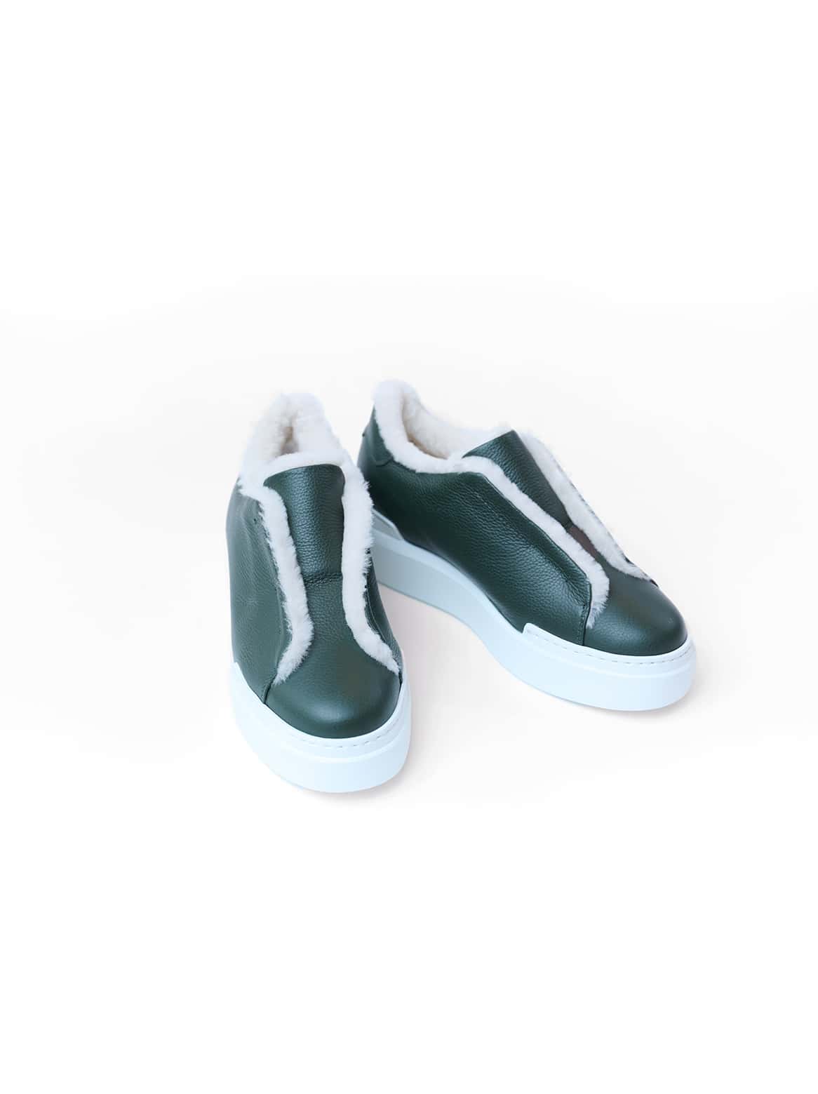 Lexi Dunkelgrün Sneaker mit weißer Sohle – Frontansicht