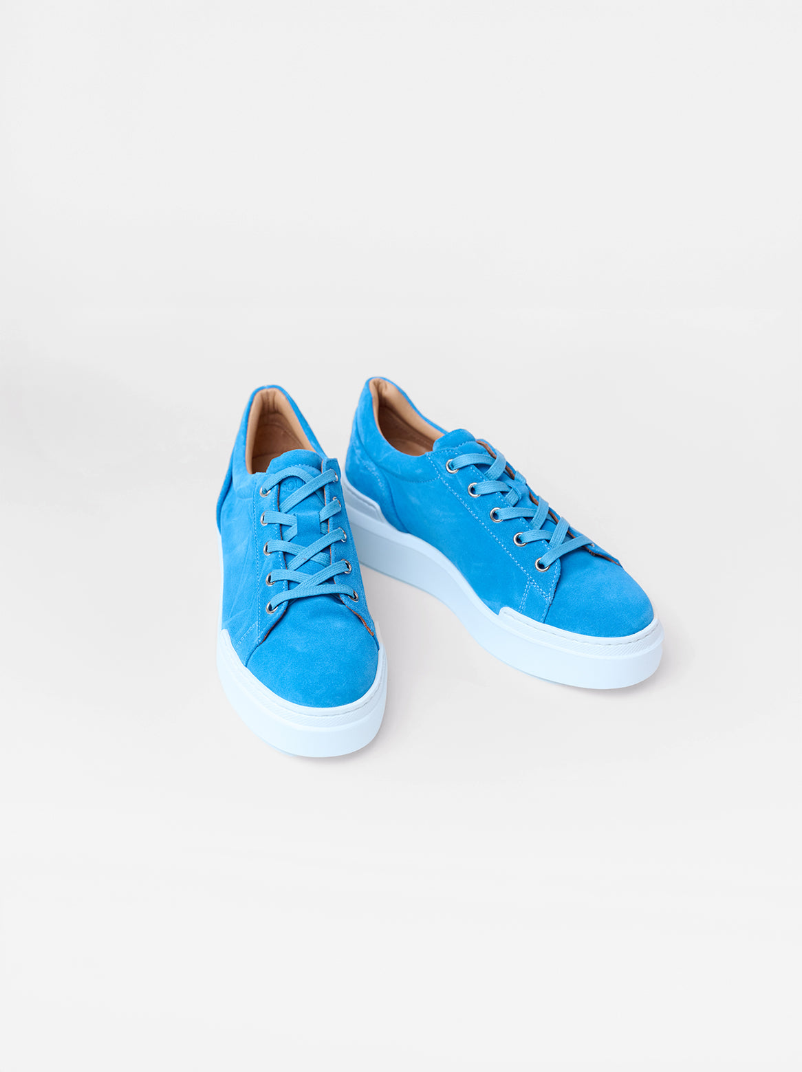 Aurora Damen Sneaker – Draufsicht, Paar in leuchtend blauem Ziegenvelours