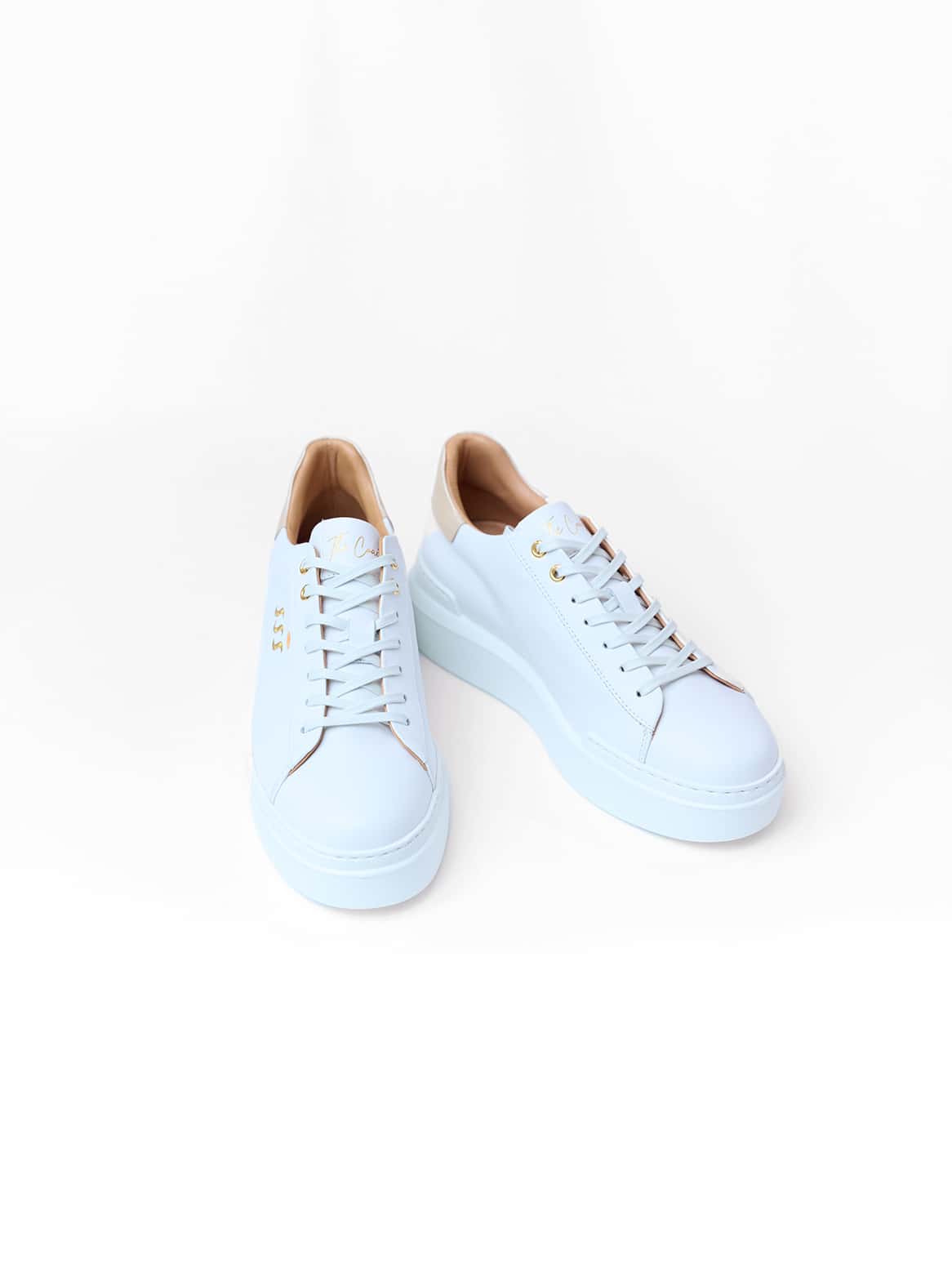 Adriana Damen Sneaker – Paaransicht von oben, weißes Glattleder mit Golddetails