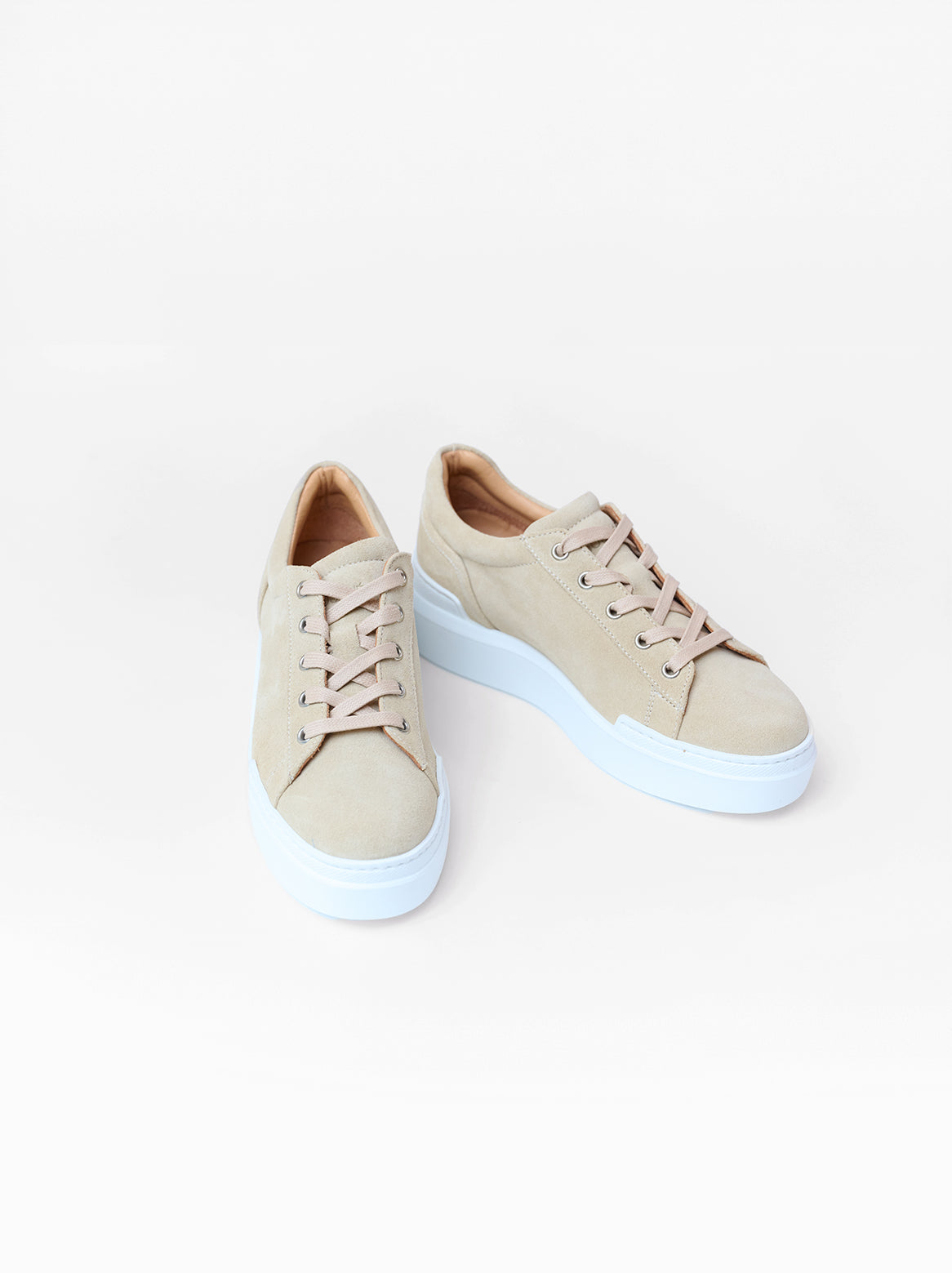 Aurora Damen Sneaker – Draufsicht des Paars in sandfarbenem Ziegenvelours