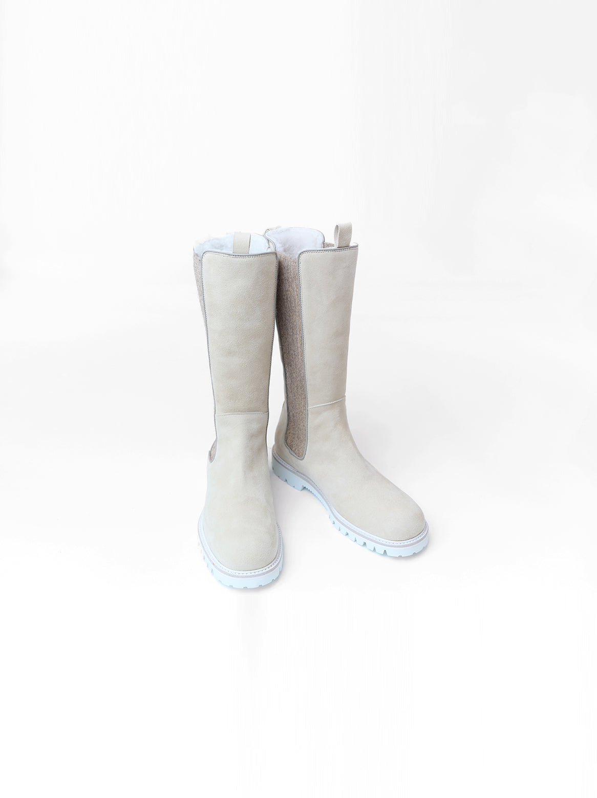 Cipriana Creme – Paar Stiefel mit Strick-Einsatz, frontal fotografiert