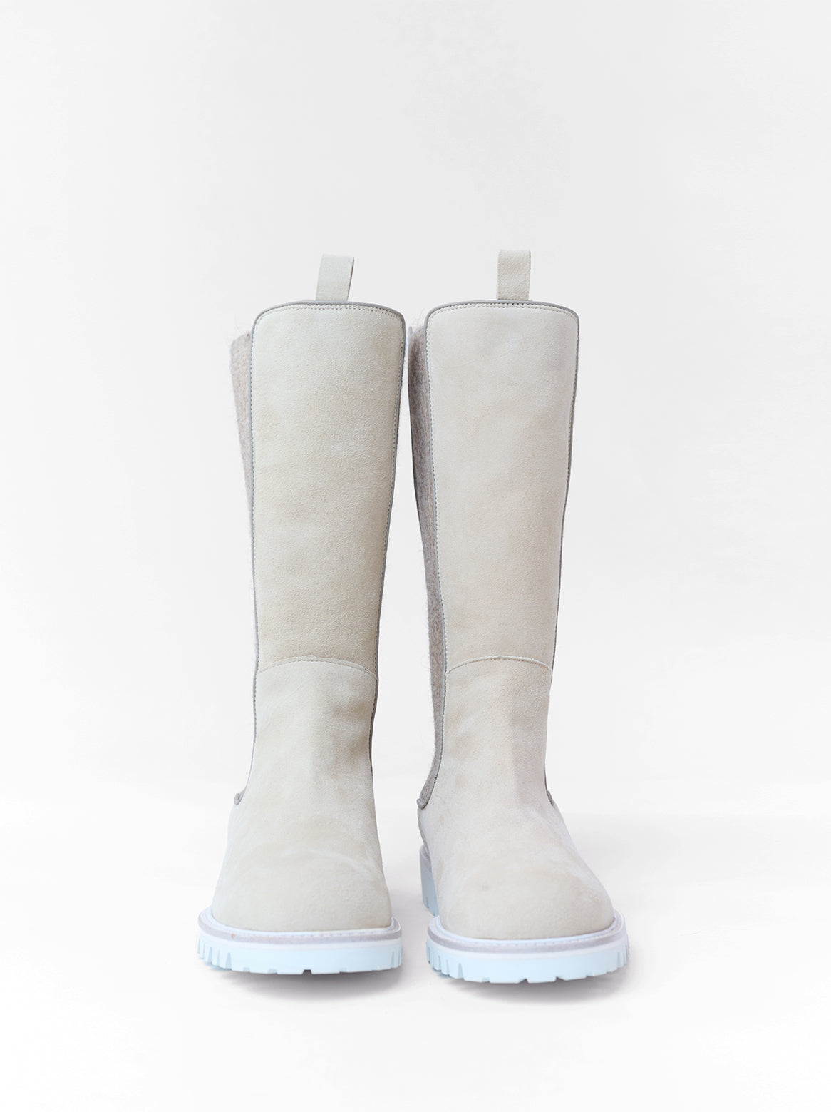 Cipriana Creme – Paar Stiefel mit Strick-Einsatz, frontal fotografiert“