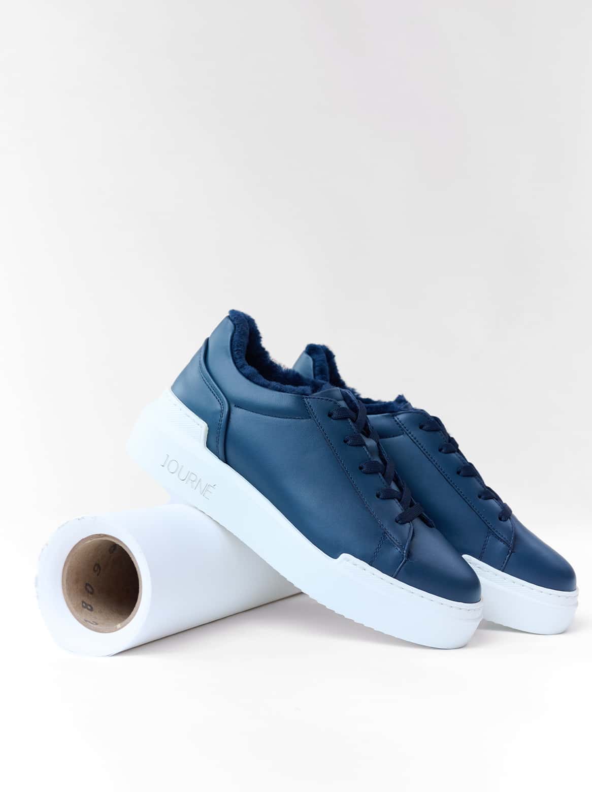 Francesca Sneaker Blau – Detailaufnahme von Leder und Sohle