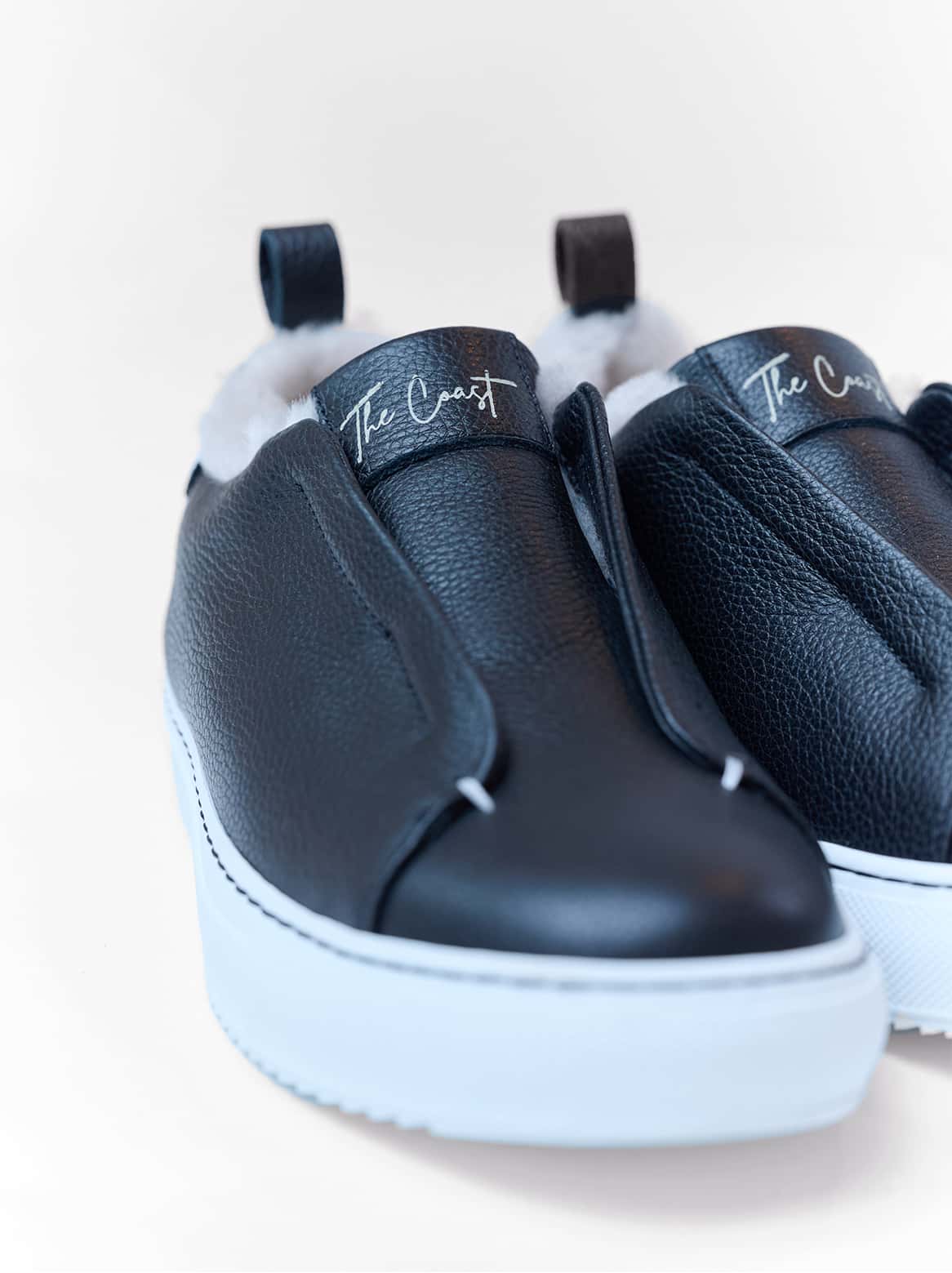 Detail: Elastischer Einstieg und feine Verarbeitung beim Alexa Sneaker