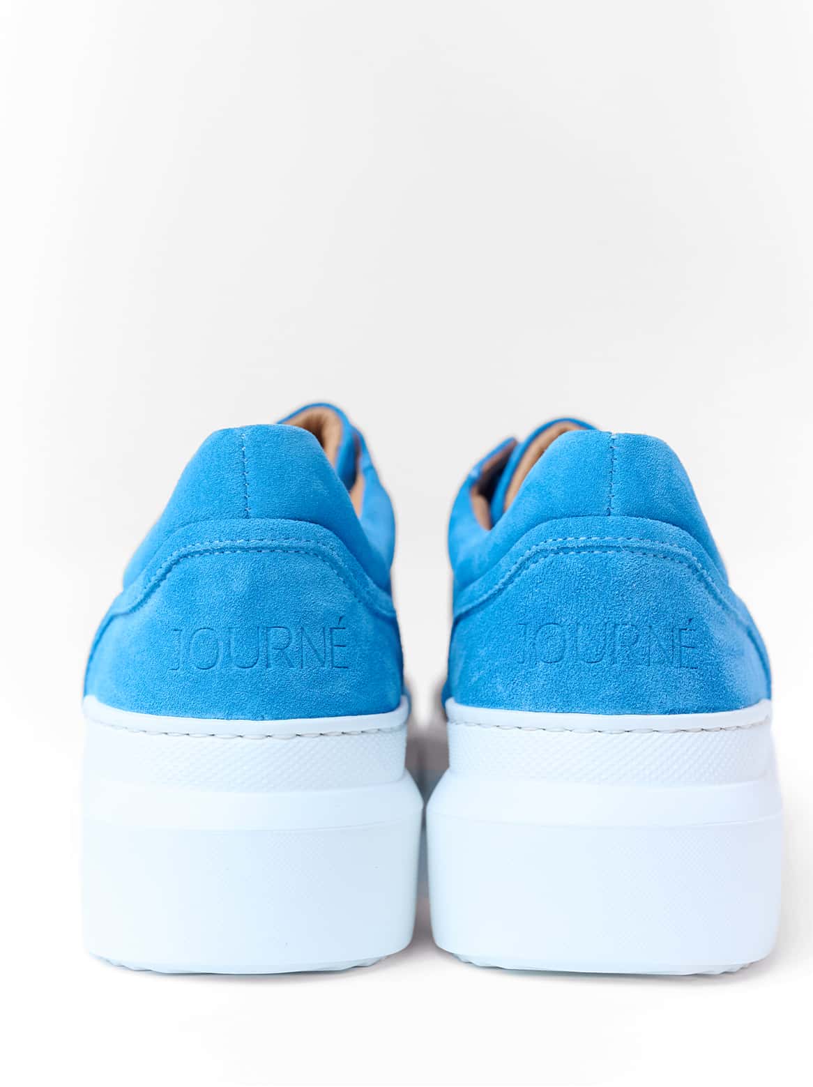 Aurora Sneaker Rückansicht – Ferse in Blau, Plateausohle in Weiß