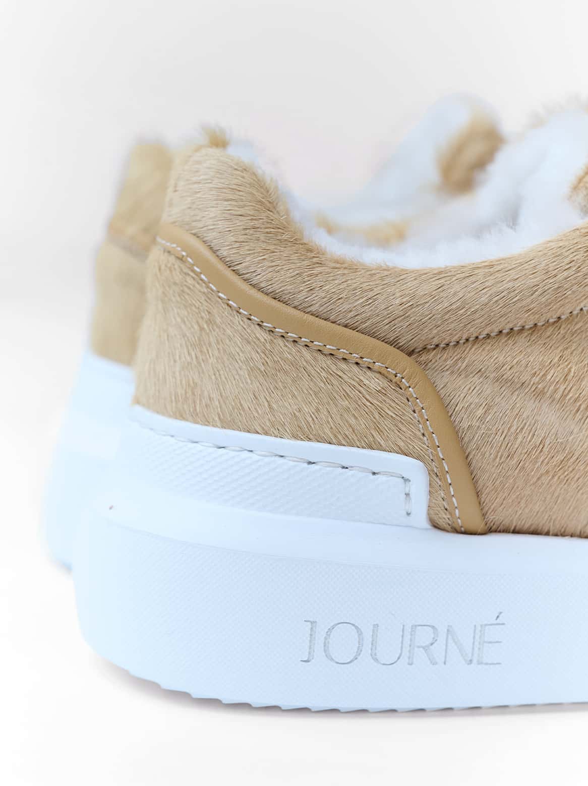 Emilie Sneaker Braun – Innenansicht mit Lammfellfutter