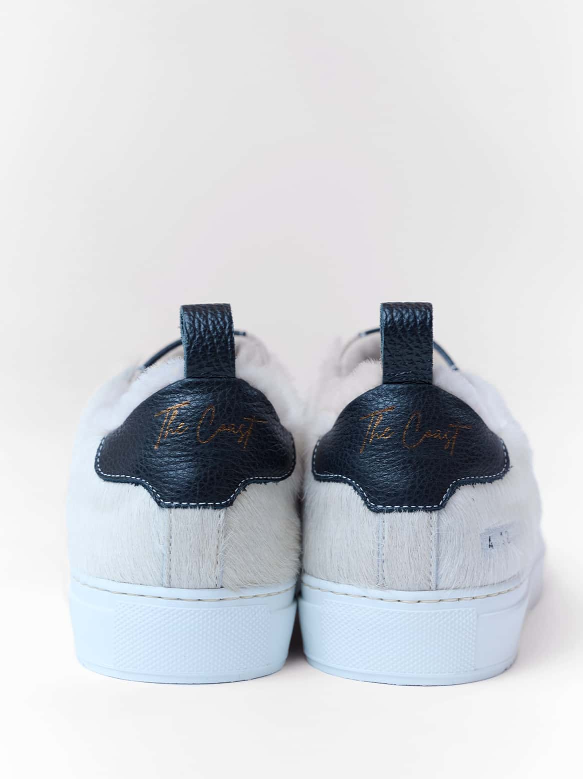 Slip-In Sneakers Alexa – Rückansicht mit Zuglasche in Schwarz