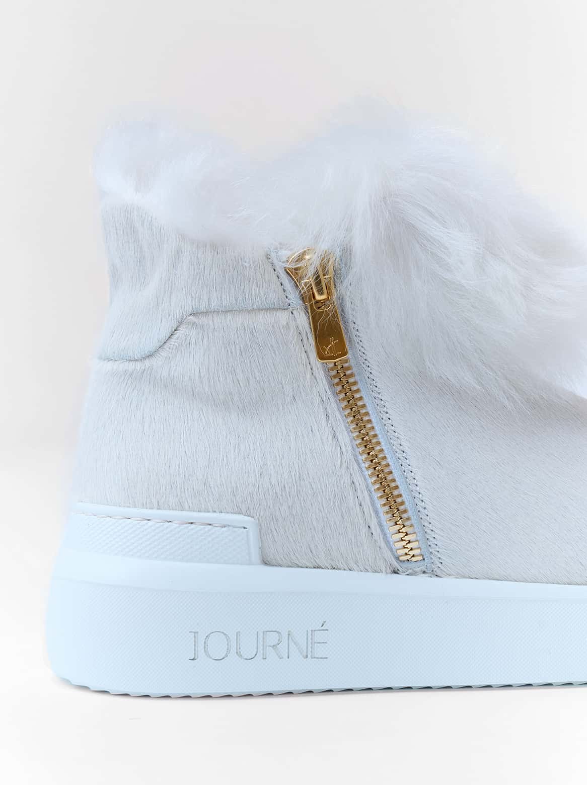 Nahaufnahme: Cavallino-Obermaterial und Reißverschluss des Grazia Chelsea Creme