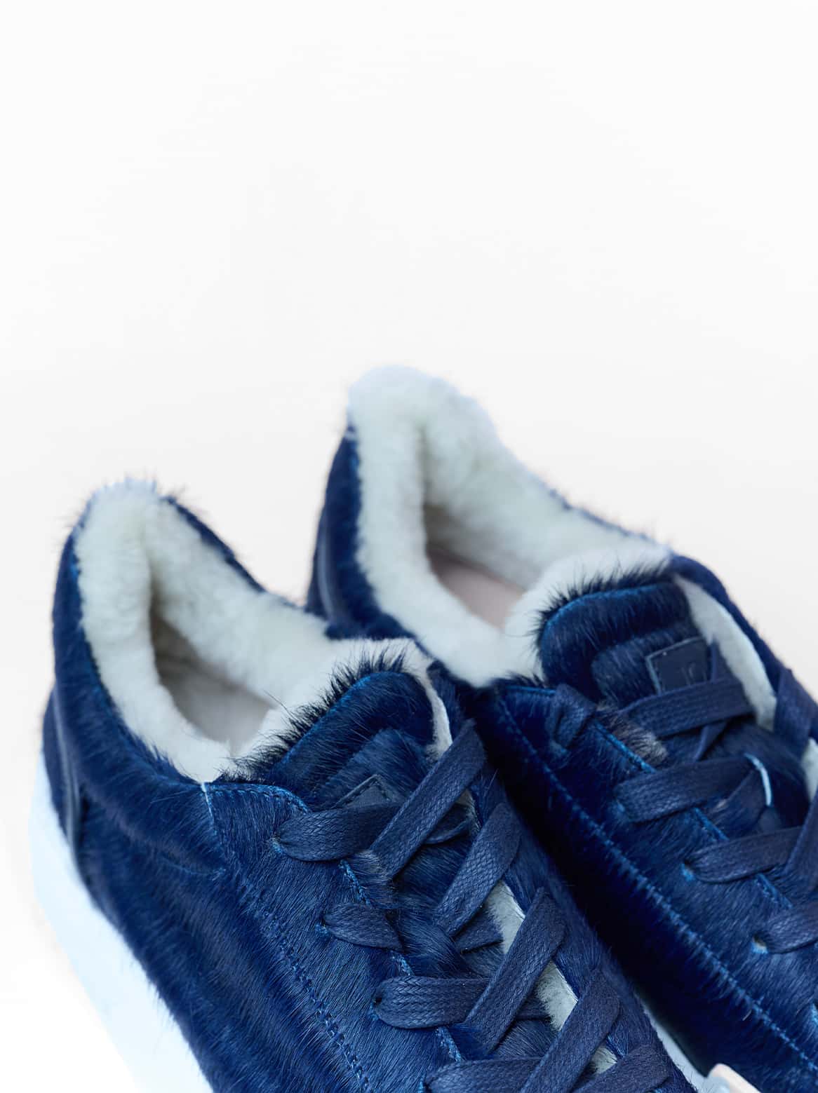 Emilie Sneaker Dunkelblau – Detailansicht Lammfellfutter