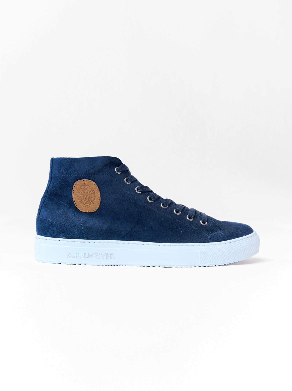 Seitenansicht des Paolo High-Top Sneakers aus blauem Velours mit weißer Sohle