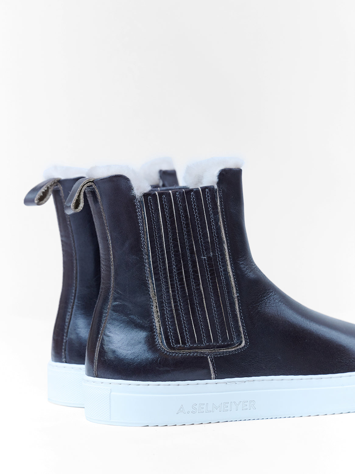 Detailansicht Chelsea-Einsätze – elastisch und mit Leder überzogen