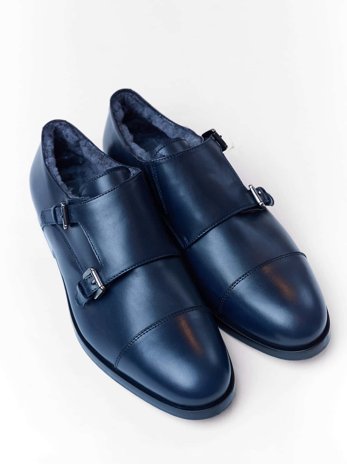 Rahmengenähter Herrenschuh mit Lammfellfutter – von oben fotografiert