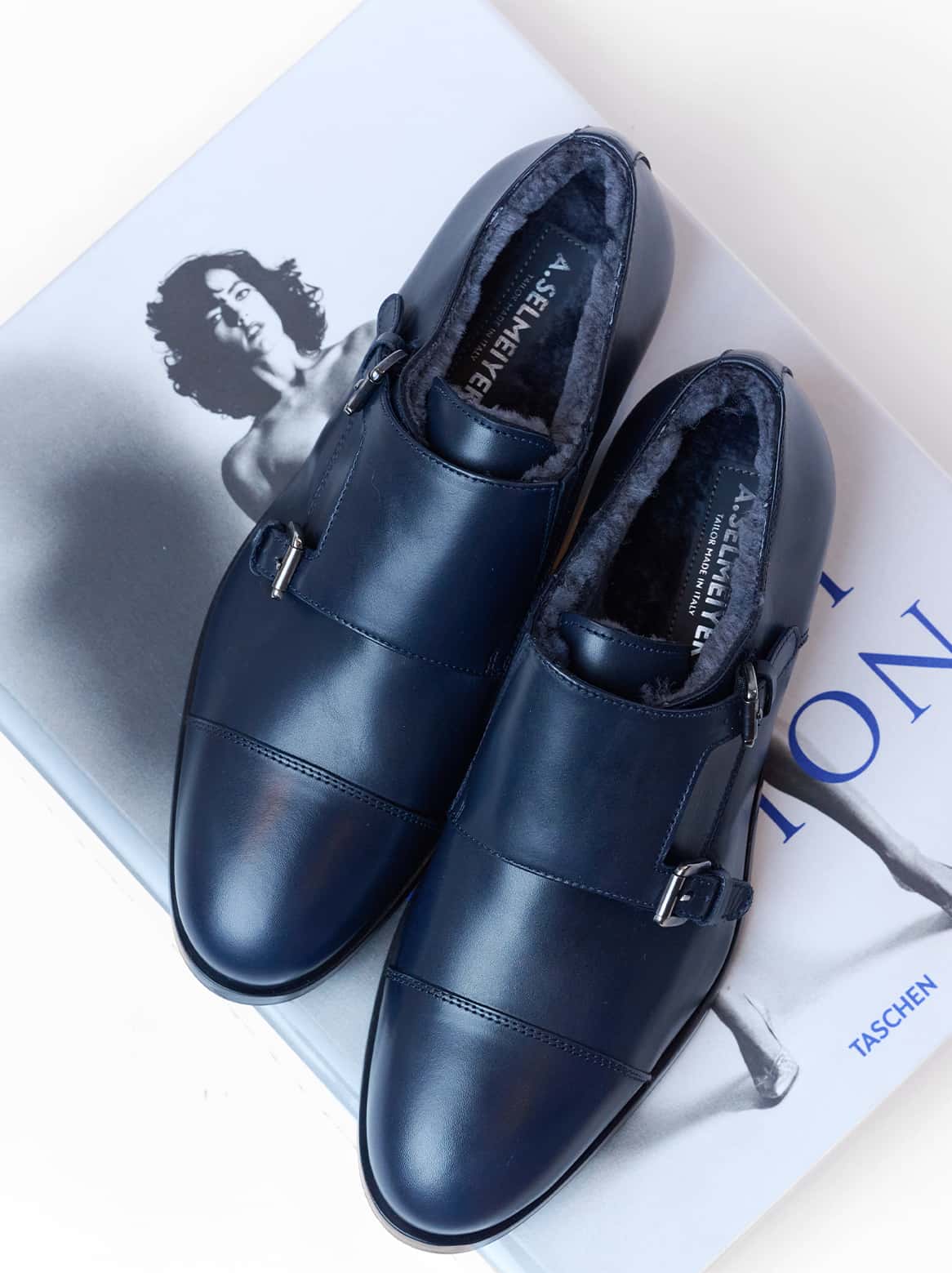 Innenansicht – durchgehendes, flauschiges Lammfell in grau