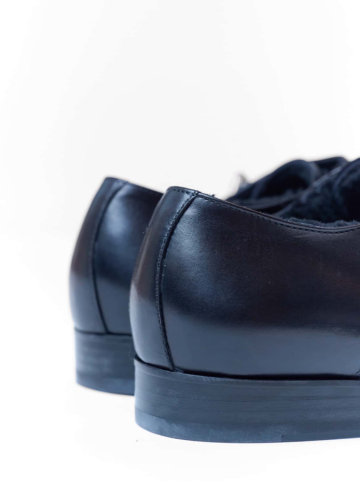 Rückansicht des handgefertigten Lammfell-Doppelmonks