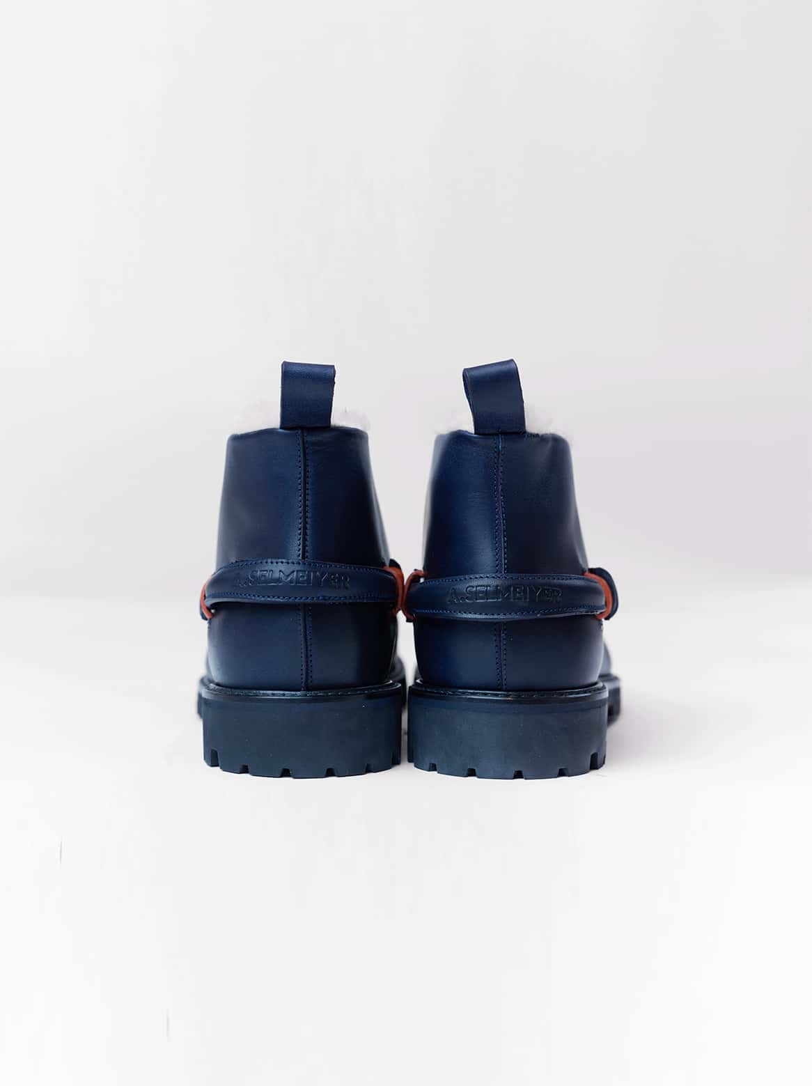 Diego Stiefel in Dunkelblau – Rückansicht mit Fersenschlaufe