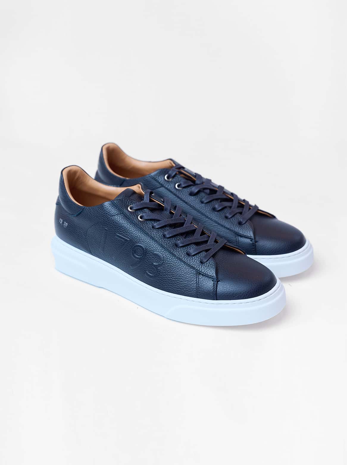 Giacomo Sneaker Navy – Paar in 3/4-Ansicht von hinten