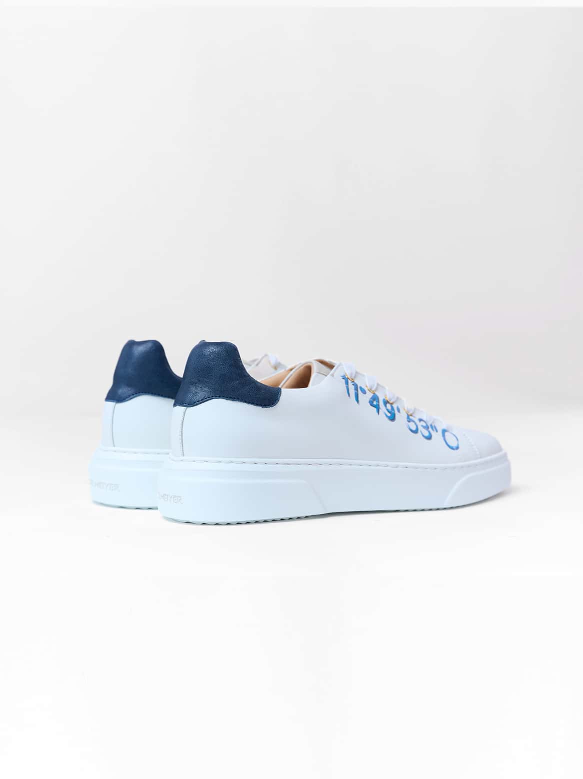 Paulo Sneaker Weiß – Seitenansicht leicht schräg